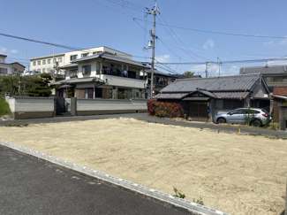 【前面道路含む現地写真】