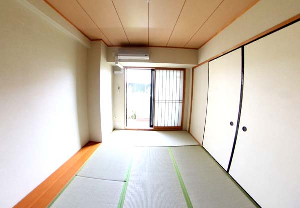 ロイヤルフラット 壱番館の和室|趣のある和室です
