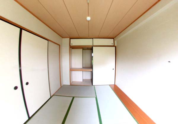 ロイヤルフラット 壱番館の収納|たっぷりとした収納スペースです