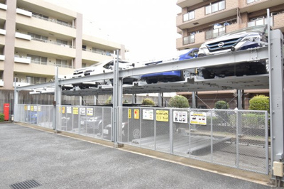 【駐車場】 | ライオンズマンション西武柳沢第2 | 敷地内の駐車場は運転の苦手な方にも安心して車庫入れ出来ます。防犯面でも安心です。
