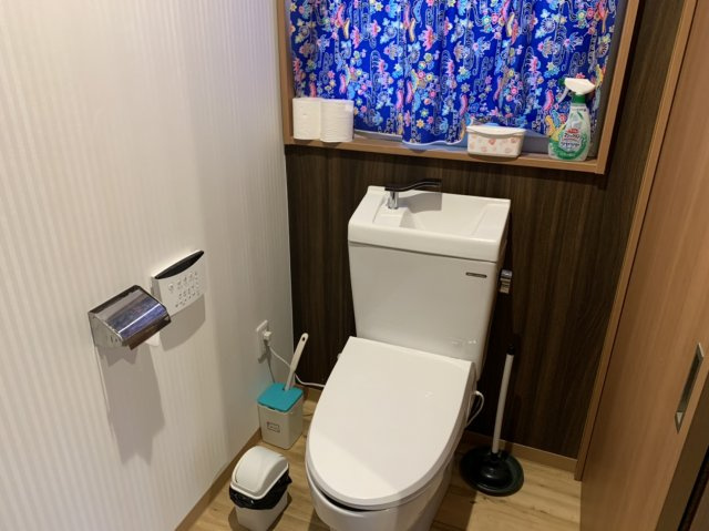 名護市喜瀬中古戸建てのトイレ