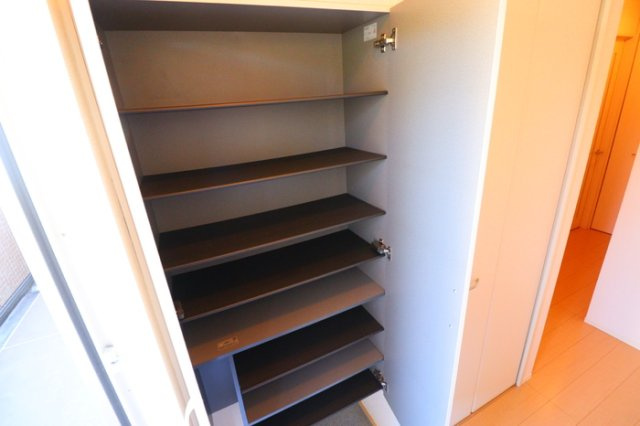 プリマベーラの収納|シューズボックス
※現況優先となります。