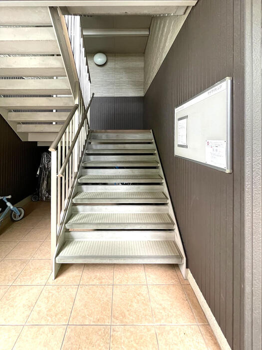 プリマベーラのその他共用部分|共用階段
※現況優先となります。
