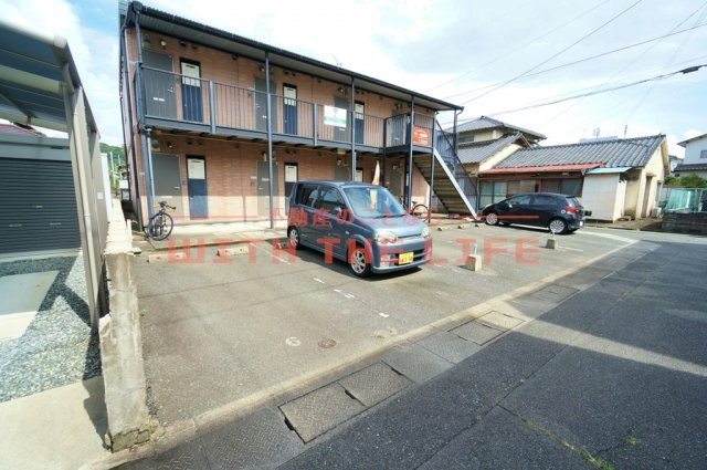 アムール松福園【キャッシュバック対象物件】の駐車場|車をお持ちの方に嬉しい駐車場付きの物件です