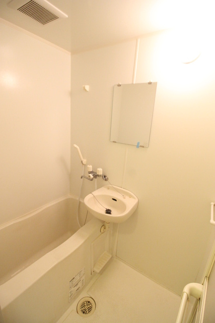 ヒルスミキ上倉田の浴室