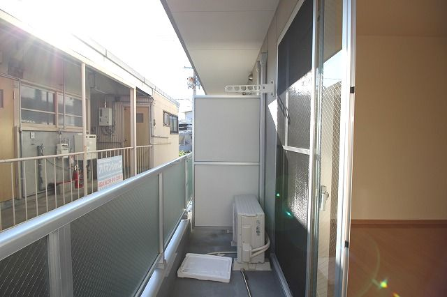 マンションつくし野のバルコニー|落ち着いた時間を過ごせるバルコニーです