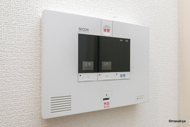 ブライト・フルールのセキュリティ|室内の写真は同じ建物内の別の間取りのものです。