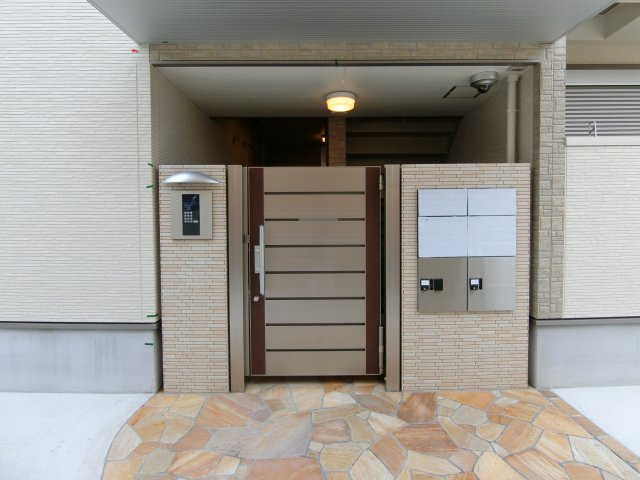フジパレス草尾Ⅱのエントランス