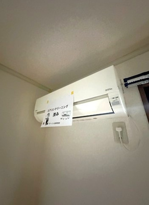 【設備】 | ルミエール/細山3丁目 | リビングダイニングキッチンには暑い夏や寒い冬に大活躍のエアコン付きです☆冷暖房完備で1年中快適に過ごせます♪
