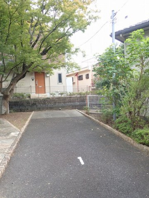 【駐車場】 | シェーンバウム【SHM】 | いつでも目の届く敷地内に駐車場があります♪荷物がかさばりがちなお買物にも、敷地内駐車場があると便利ですよね☆