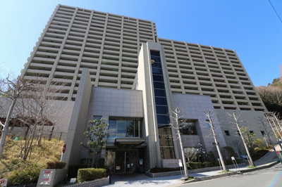 【外観】 | コスモフォレスタ箕面 | 【現地写真】 総戸数204戸、鉄骨鉄筋コンクリート造の大型分譲マンションです♪