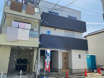 【外観】 | 豊中市夕日丘2丁目　新築一戸建 | 【現地写真】 シンプルで落ち着きのある建物は住むかたの個性でオリジナルなものになっていきます♪