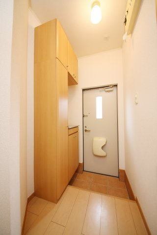 メゾンまえはたⅤの玄関