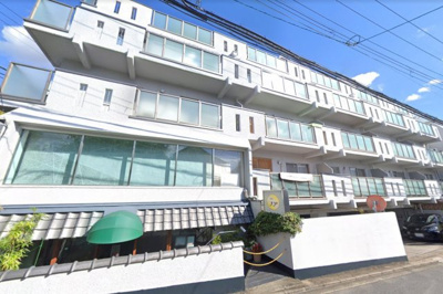 【外観】 | デラシオン御室 | 御室小学校130ｍ・双ケ丘中学校550ｍと学校が近く親御様は安心です。児童公園や保育機関も近くにありお子様をお持ちのファミリーには嬉しい立地です。