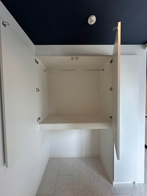 【収納】 | コート高島台 | ベッドルームにあるクローゼットです♪お洋服もしわにならず、キレイに収納できます☆2ヶ所あるのが便利ですよね！