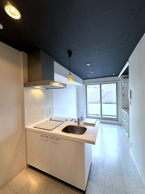 【洋室】 | コート高島台 | 南東向き洋室8.6帖☆バルコニーに繋がるお部屋です！エアコン付きで1年中快適に過ごせますね☆