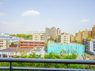 【展望】 | 東側バルコニー側からの眺望です。こちらは環八側ですが前面は抜けており眺望良好です。