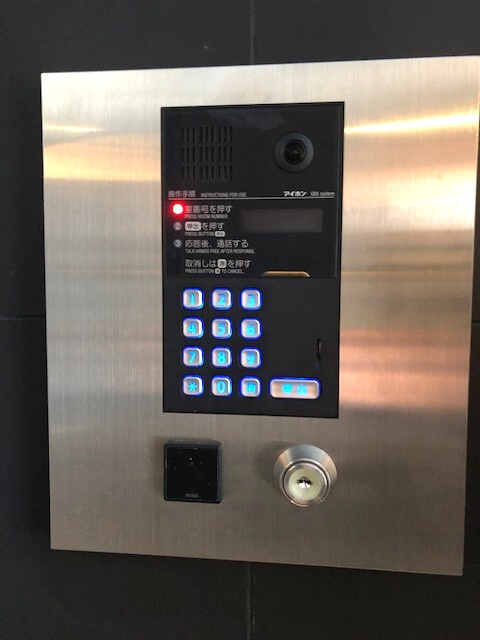 オーキッドレジデンス上野稲荷町のエントランス|エントランスのオートロックはノンタッチキーでスマートで楽です