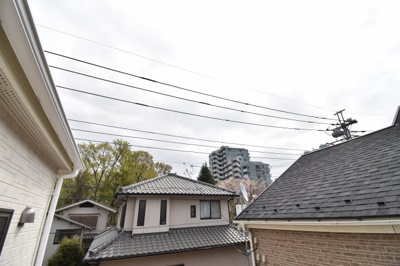 【展望】 | 小平小川町　全１棟 | 武蔵野の緑を存分に楽しめるのは、低層住宅地域ならではの眺望。夜は星空を見ながらご家族で語り合いを…