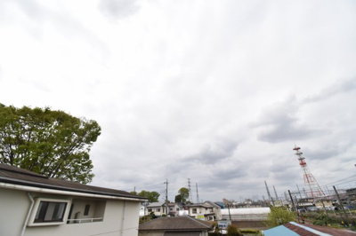 【展望】 | 小川町-小平385期-10号棟 | 武蔵野の緑を存分に楽しめるのは、低層住宅地域ならではの眺望。夜は星空を見ながらご家族で語り合いを…