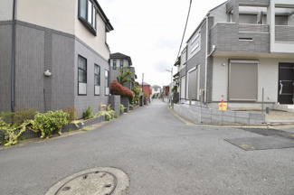 【前面道路含む現地写真】 | 現地見学や資料請求などお気軽にお問合わせ下さい。
周辺環境とあわせて現地ご案内致します。