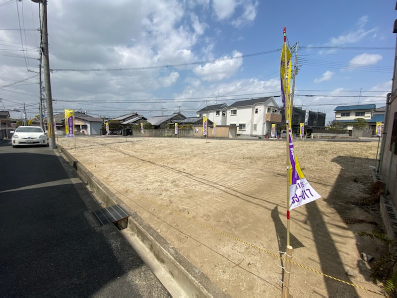 グラッド・タウン倉治２丁目の前面道路含む現地写真|■土地は約３５坪から３7坪ありますよ♪♪
