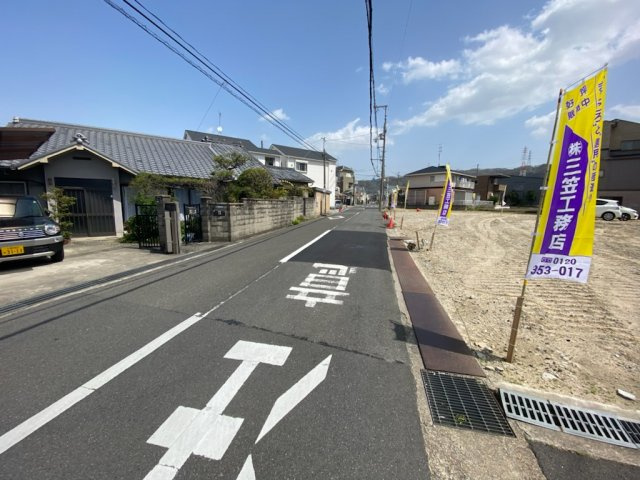 グラッド・タウン倉治２丁目の前面道路含む現地写真|■お車２台楽々駐車可能です♪♪