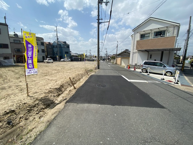 グラッド・タウン倉治２丁目の前面道路含む現地写真|■木造２階建て　建坪３２坪まで標準仕様♪♪