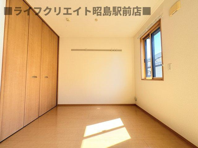 昭島市朝日町５丁目のアパートの寝室