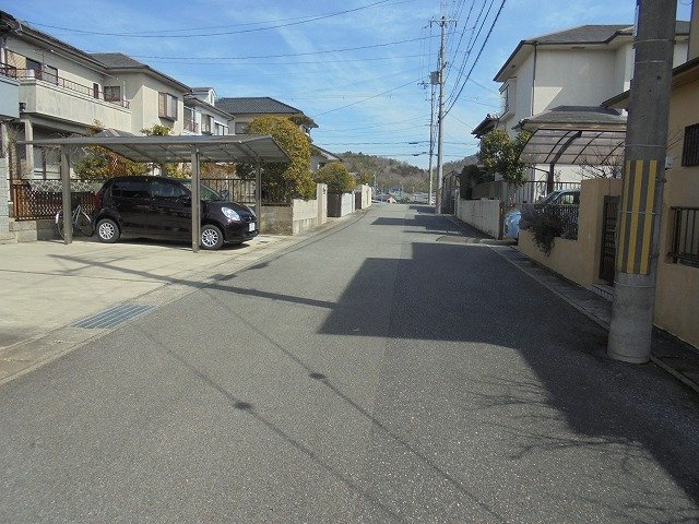 三田市西相野　中古戸建の前面道路含む現地写真