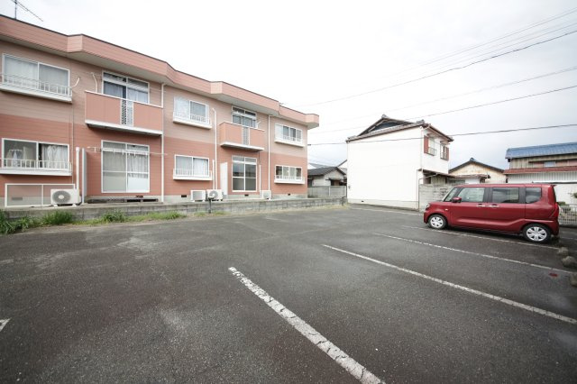 ジュネスアノンαの駐車場