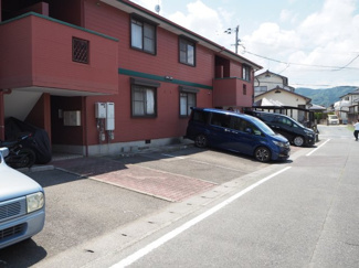【駐車場】