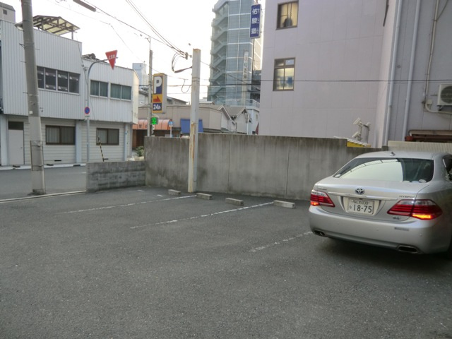 グランベール塚本の駐車場