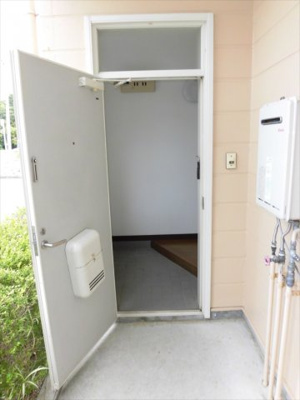 【玄関】 | 王子川コーポラス | ※同物件、別のお部屋の写真です。設備は現況に従います。