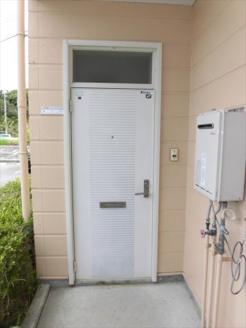 【玄関】 | 王子川コーポラス | ※同物件、別のお部屋の写真です。設備は現況に従います。