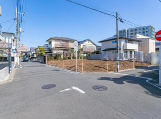 【前面道路含む現地写真】 | 南西側6ｍ公道、南東側4ｍ公道