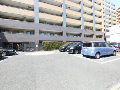 【駐車場】 | クレストフォルム横浜鶴見 | 平置駐車場です。