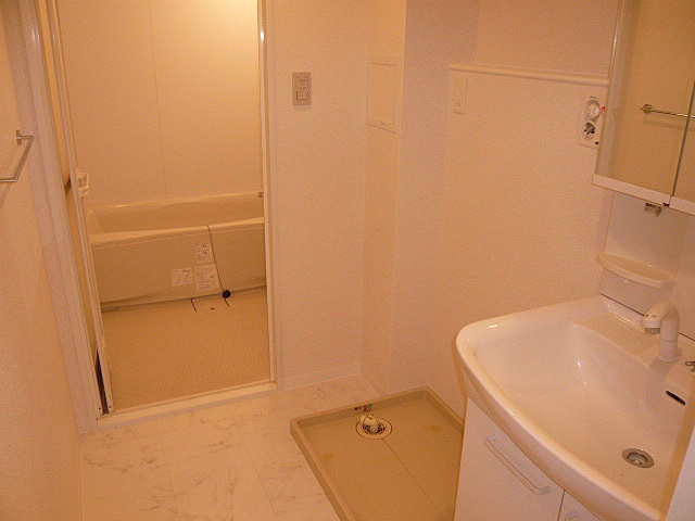 Ｙ’ｓ　ｃｏｕｒｔ三保の洗面所|間取り反転タイプのお部屋の写真です。