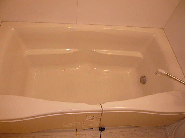 Ｙ’ｓ　ｃｏｕｒｔ三保の浴室|間取り反転タイプのお部屋の写真です。