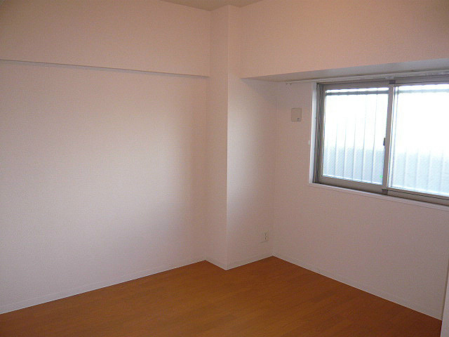 Ｙ’ｓ　ｃｏｕｒｔ三保の居間・リビング|間取り反転タイプのお部屋の写真です。