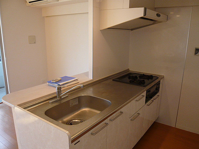 Ｙ’ｓ　ｃｏｕｒｔ三保のキッチン|間取り反転タイプのお部屋の写真です。