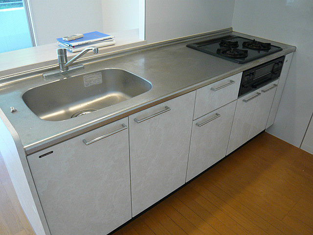 Ｙ’ｓ　ｃｏｕｒｔ三保のキッチン|間取り反転タイプのお部屋の写真です。