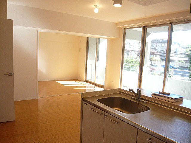 Ｙ’ｓ　ｃｏｕｒｔ三保のキッチン|間取り反転タイプのお部屋の写真です。