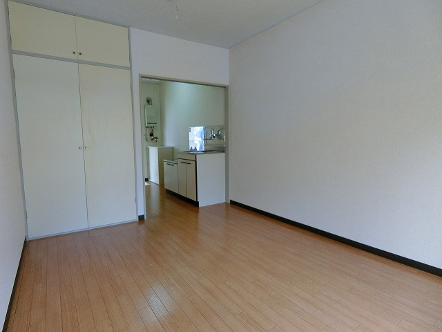 ジュネス昭島の居間・リビング