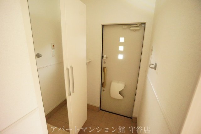 メゾン・ド・城山の玄関