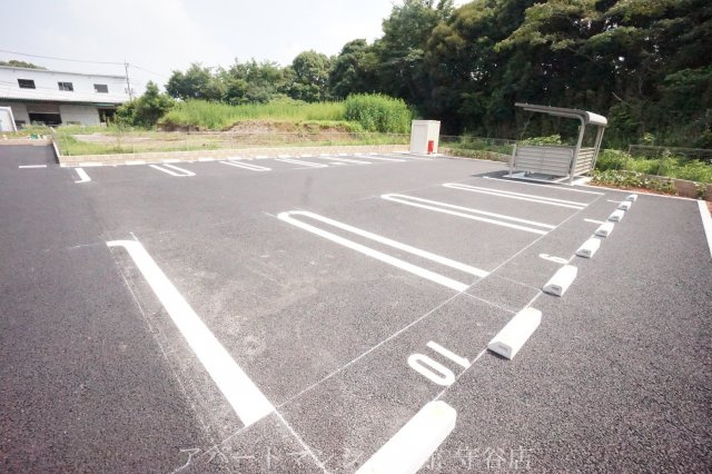 メゾン・ド・城山の駐車場