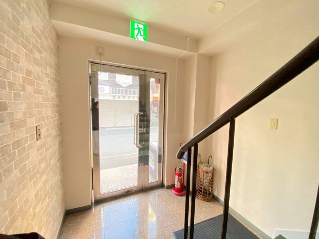 ビラ菱屋西のエントランス