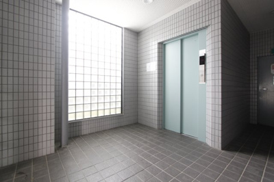 【その他共用部分】 | 五位堂片岡マンション | エレベーターがあります