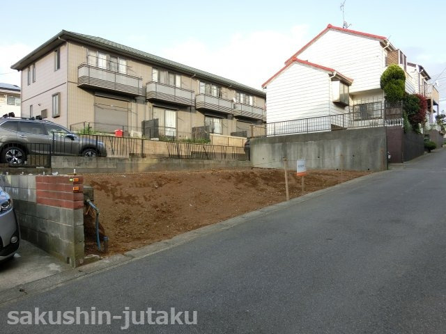 鷺沼４丁目　売地の外観|鷺沼４丁目　売地　建築条件なし　整形地　幕張本郷駅徒歩１６分　南西側４．５ｍ道路面　間口は広々約１３ｍ　丁度いい約３１坪　