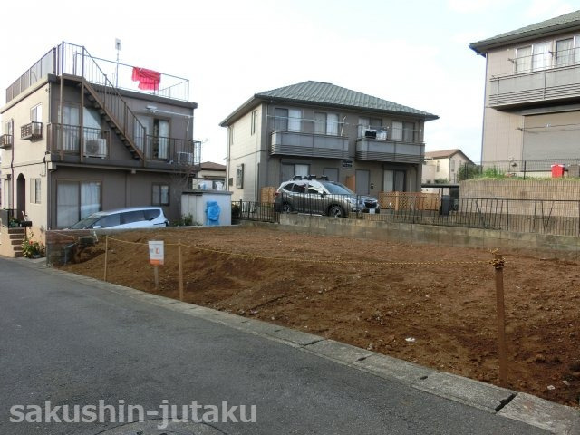 鷺沼４丁目　売地の前面道路含む現地写真|鷺沼４丁目　売地　建築条件なし　整形地　幕張本郷駅徒歩１６分　南西側４．５ｍ道路面　間口は広々約１３ｍ　丁度いい約３１坪　